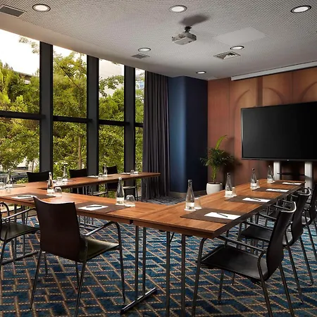 Tivoli Oriente Готель